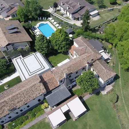 Borgo Ca Dei Sospiri クアルト・ダルティーノ